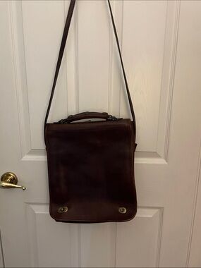 Unisex Italian Brown Leather Shoulder Bag - Classic Professional Carryall